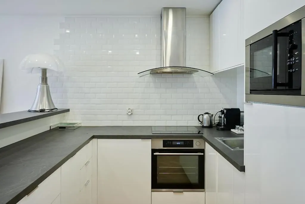 아파트 Appartement Type F2 Renove- Quartier Elysee 파리