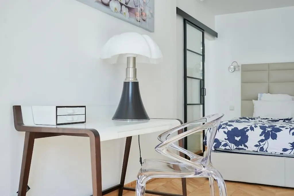 Appartement Type F2 Renove- Quartier Elysee 파리 프랑스