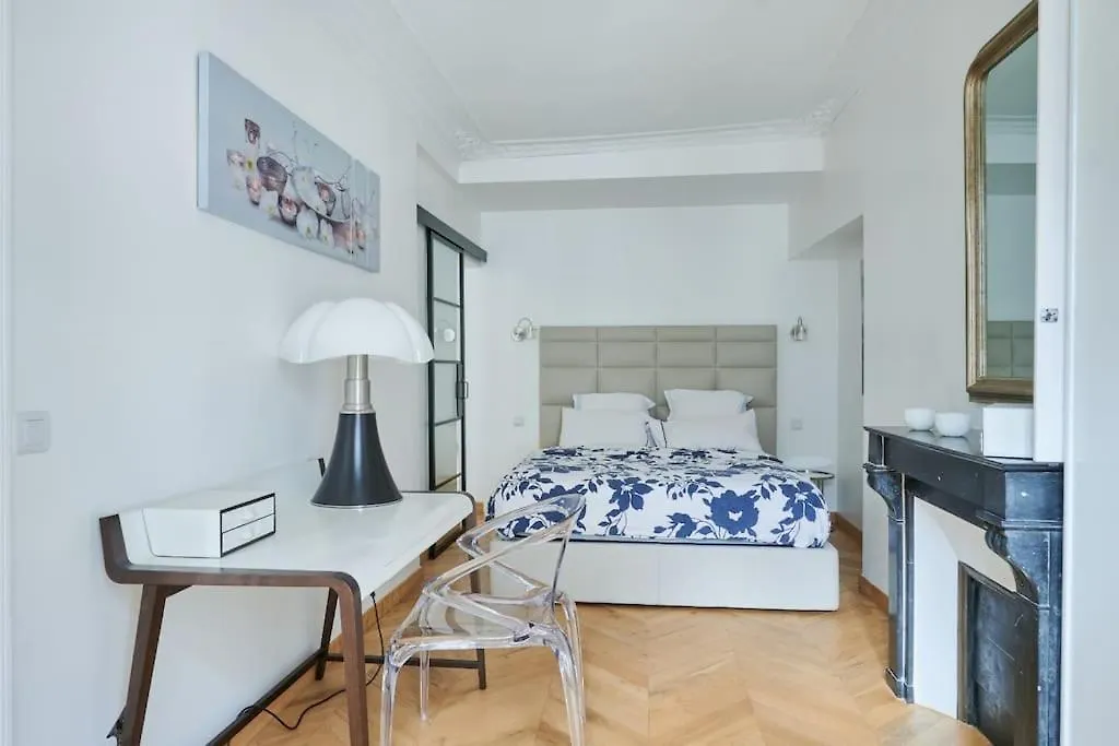 Appartement Type F2 Renove- Quartier Elysee 파리 0*,  프랑스