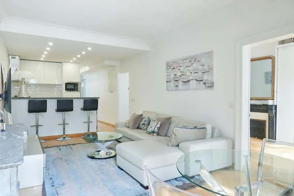 Appartement Type F2 Renove- Quartier Elysee 파리
