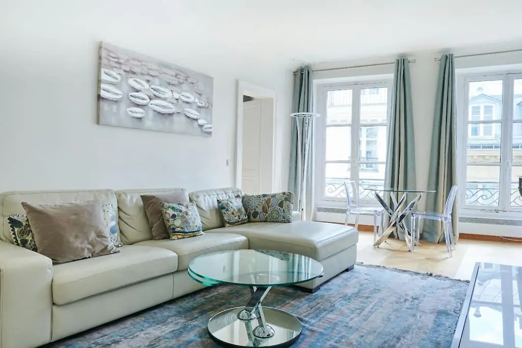 Appartement Type F2 Renove- Quartier Elysee 파리